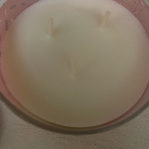 Bath and Body Works Candle New - Picture 5 of 5